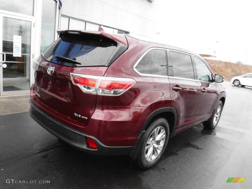 2015 Highlander XLE AWD - Ooh La La Rouge Mica / Almond photo #10