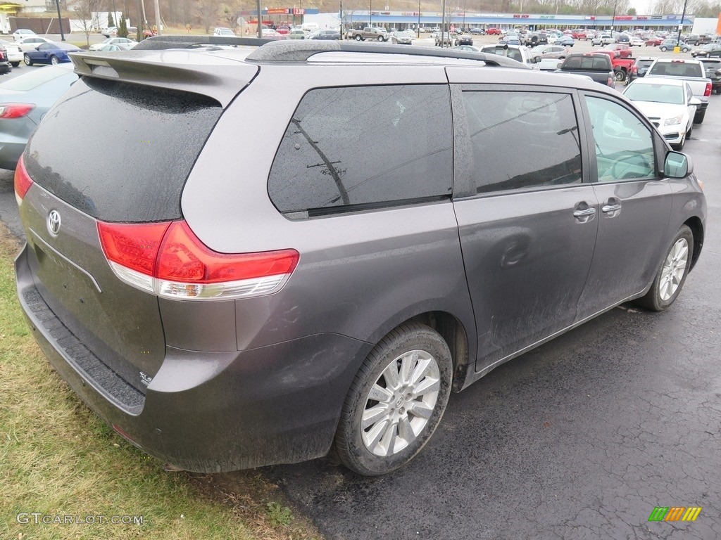 2011 Sienna XLE AWD - Predawn Gray Mica / Light Gray photo #10