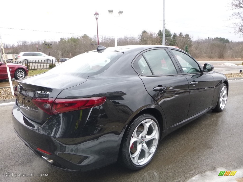 2018 Giulia Ti AWD - Alfa Black / Black/Red photo #8