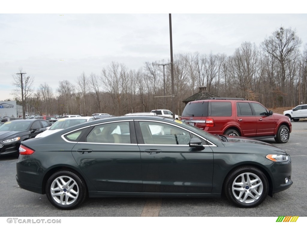 2016 Fusion SE - Guard Metallic / Dune photo #2