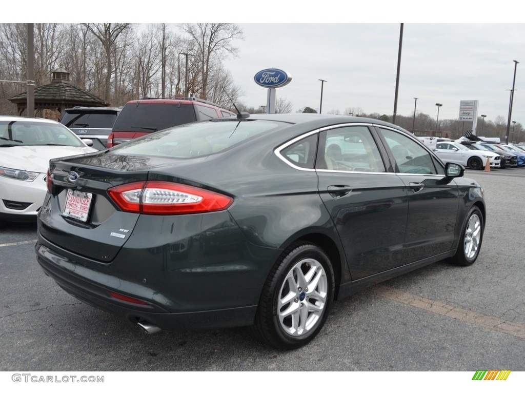 2016 Fusion SE - Guard Metallic / Dune photo #3