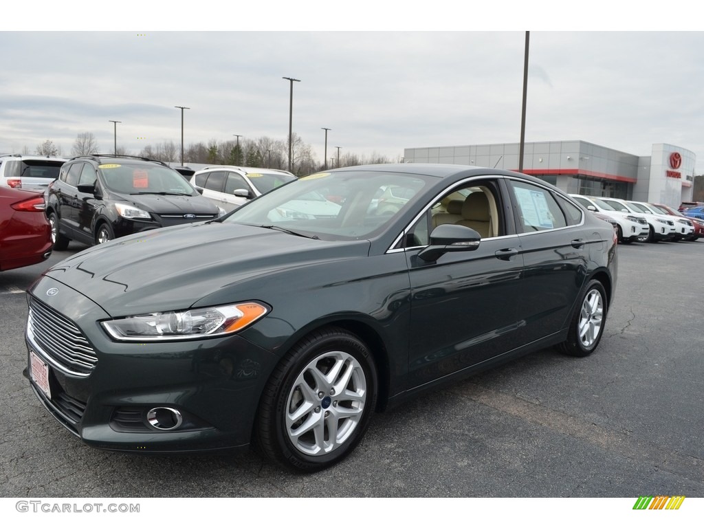 2016 Fusion SE - Guard Metallic / Dune photo #6