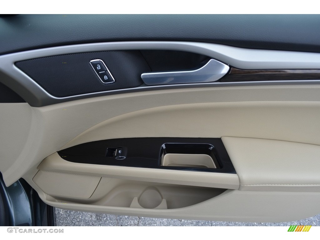 2016 Fusion SE - Guard Metallic / Dune photo #14