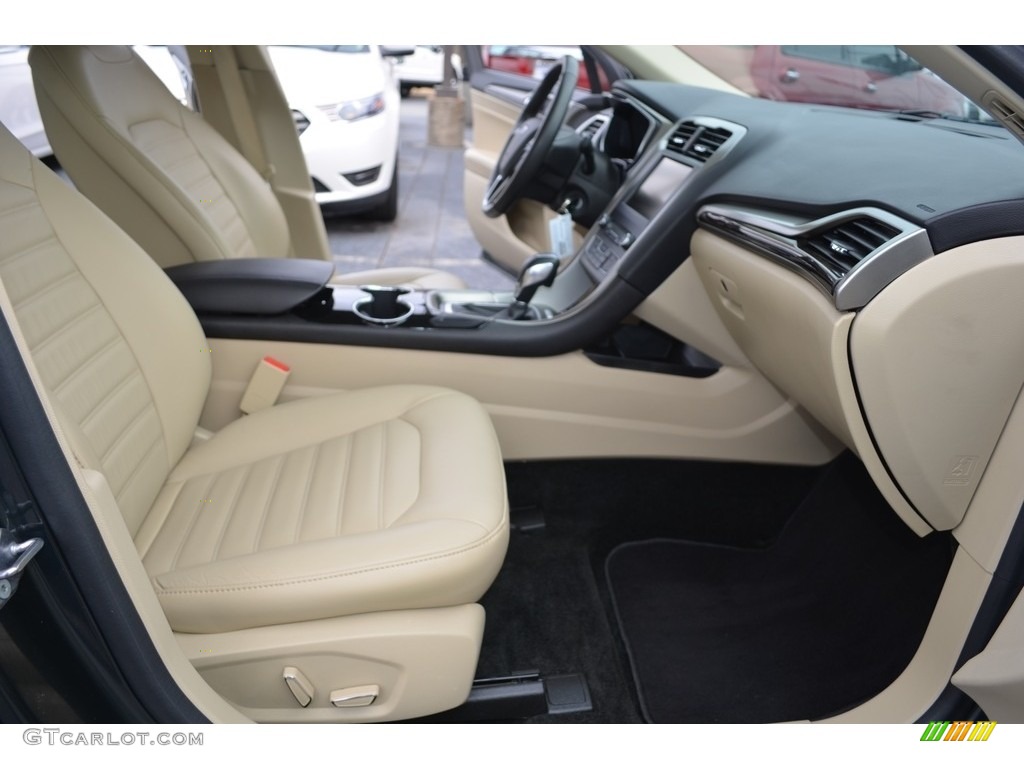 2016 Fusion SE - Guard Metallic / Dune photo #15