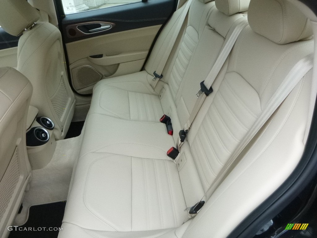 Black/Tan Interior 2018 Alfa Romeo Giulia Ti AWD Photo #125223748