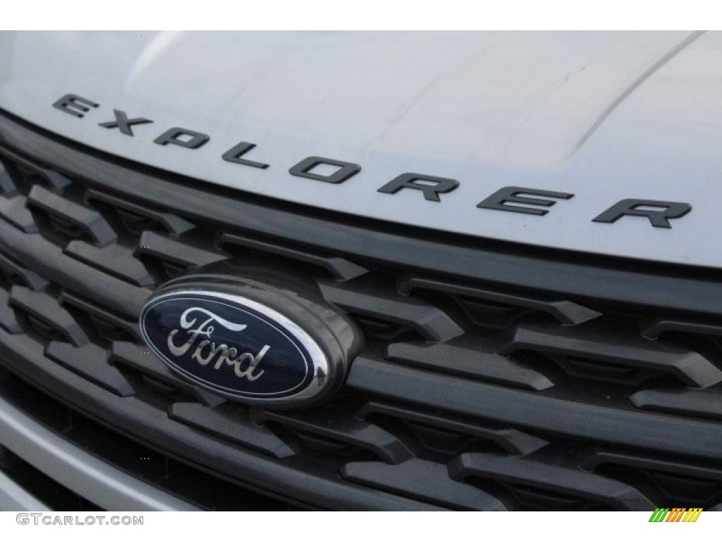 2018 Explorer XLT - Ingot Silver / Ebony Black photo #4