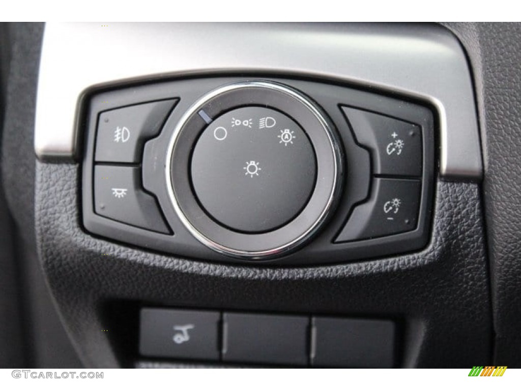 2018 Explorer XLT - Ingot Silver / Ebony Black photo #24