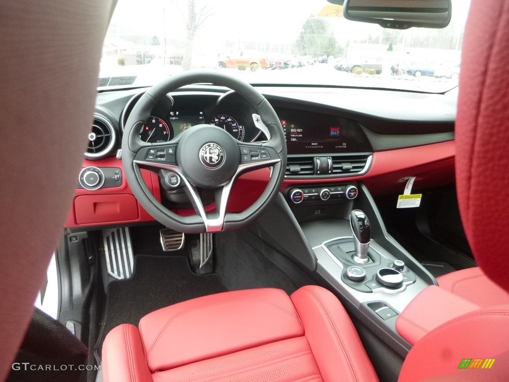 Black/Red Interior 2018 Alfa Romeo Giulia Ti AWD Photo #125224426
