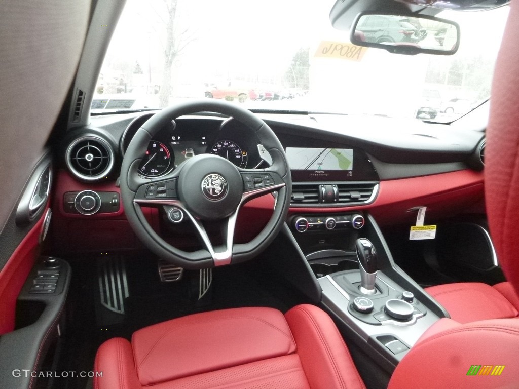 Black/Red Interior 2018 Alfa Romeo Giulia Ti AWD Photo #125226400