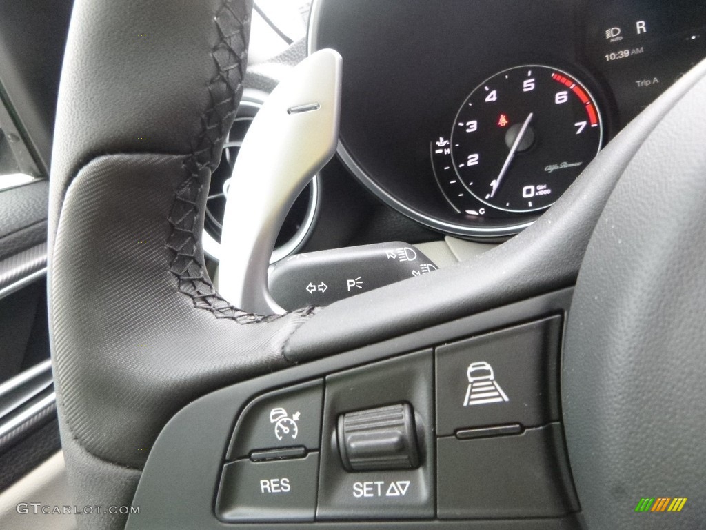 2018 Alfa Romeo Giulia Ti AWD Controls Photo #125227279