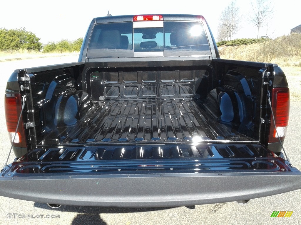 2018 1500 Sport Crew Cab 4x4 - Brilliant Black Crystal Pearl / Black photo #11