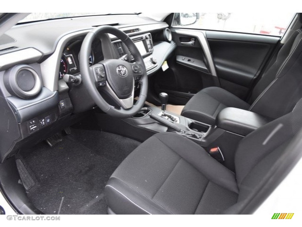 2018 RAV4 XLE AWD - Super White / Black photo #5