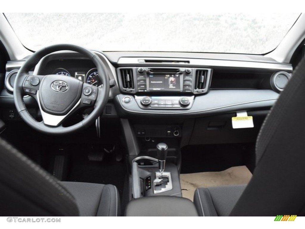 2018 RAV4 XLE AWD - Super White / Black photo #8