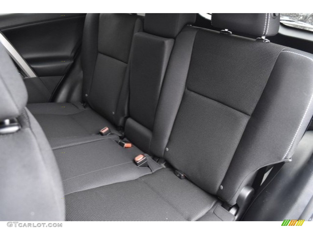 2018 RAV4 XLE AWD - Super White / Black photo #16