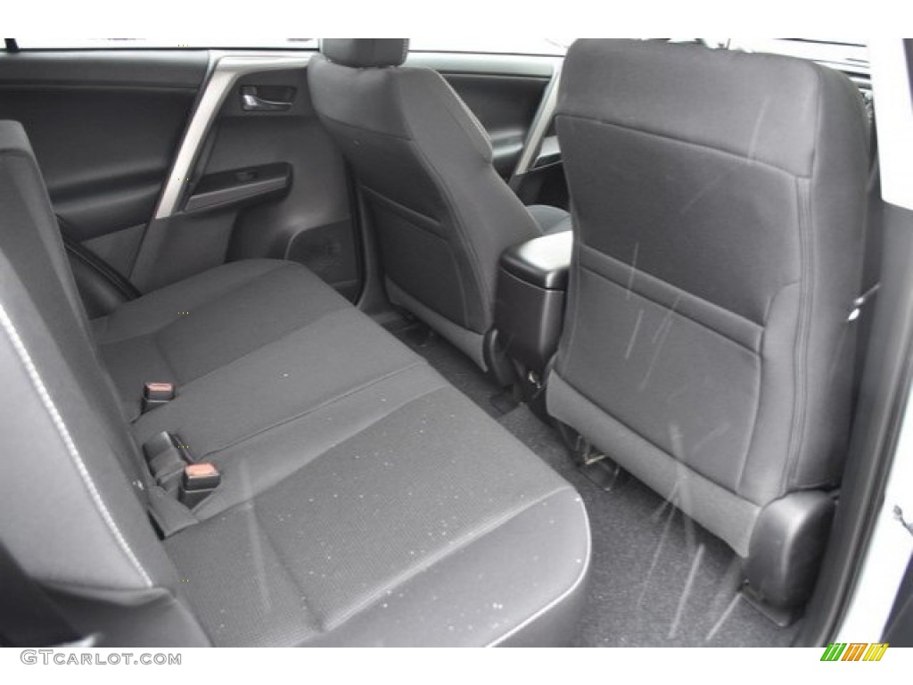 2018 RAV4 XLE AWD - Super White / Black photo #17