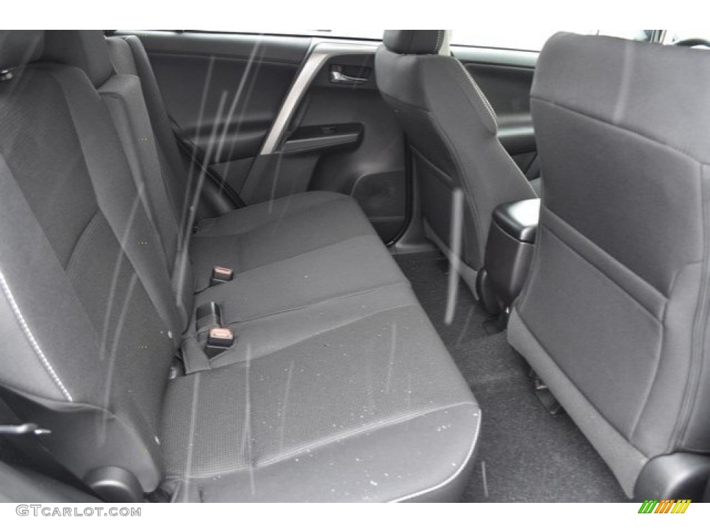 2018 RAV4 XLE AWD - Super White / Black photo #18