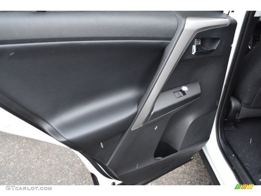 2018 RAV4 XLE AWD - Super White / Black photo #21