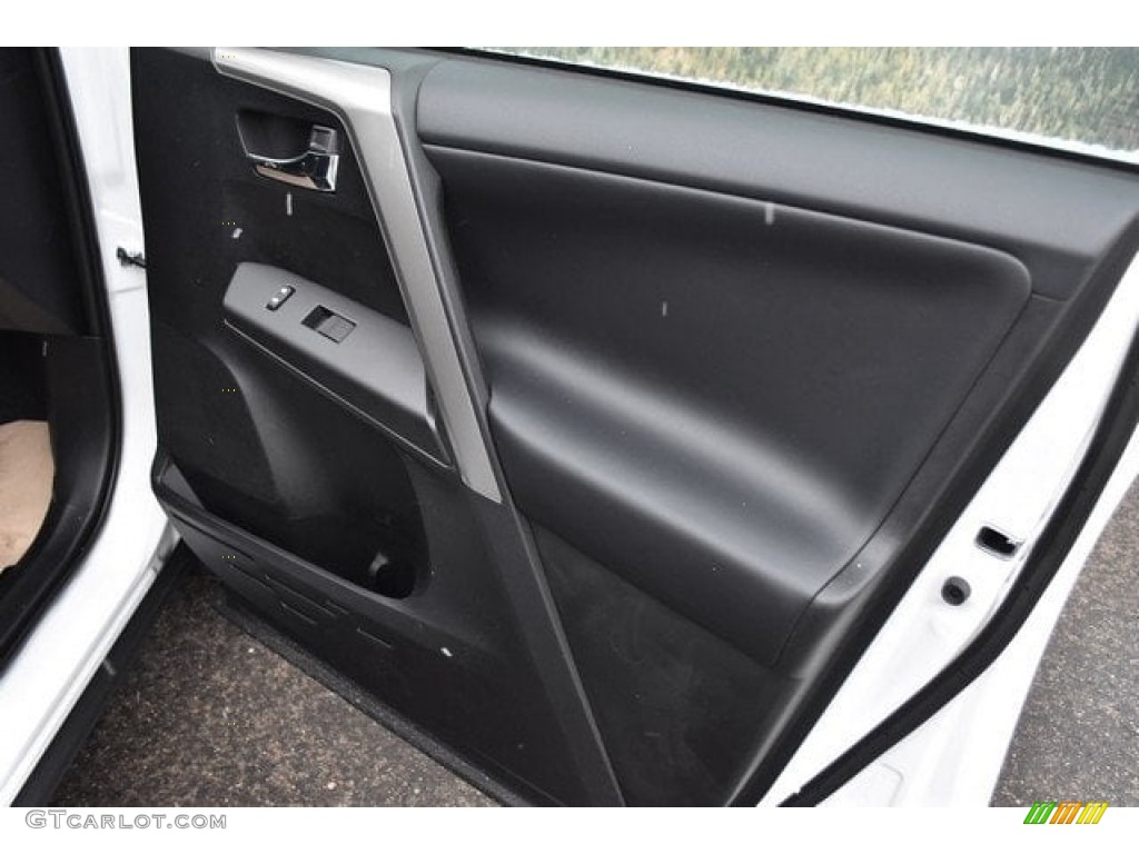 2018 RAV4 XLE AWD - Super White / Black photo #22