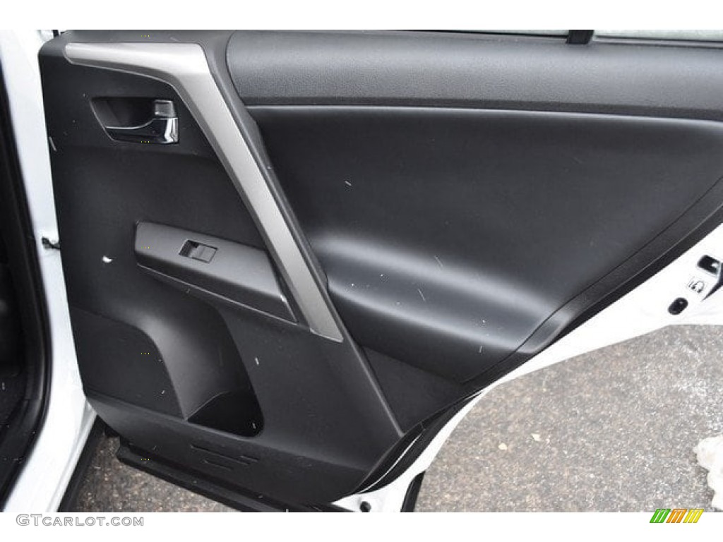 2018 RAV4 XLE AWD - Super White / Black photo #23