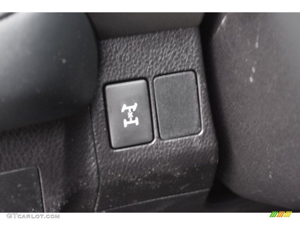 2018 RAV4 XLE AWD - Super White / Black photo #26