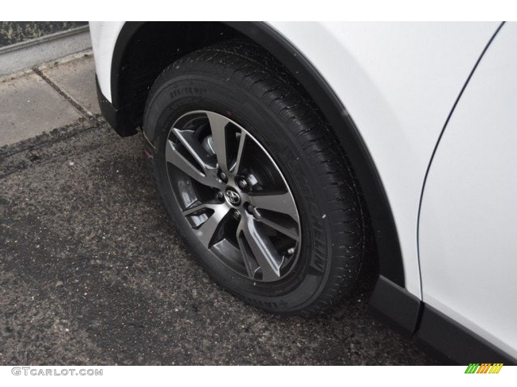 2018 RAV4 XLE AWD - Super White / Black photo #32