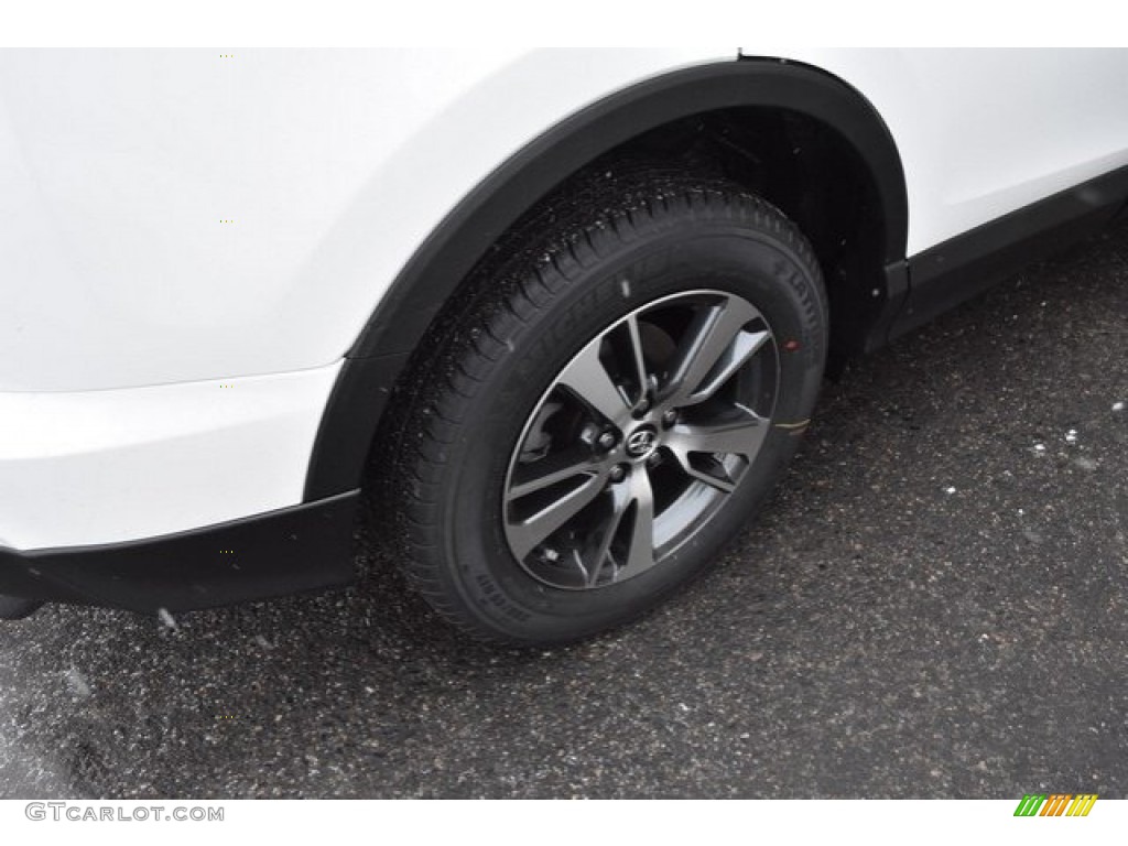 2018 RAV4 XLE AWD - Super White / Black photo #34