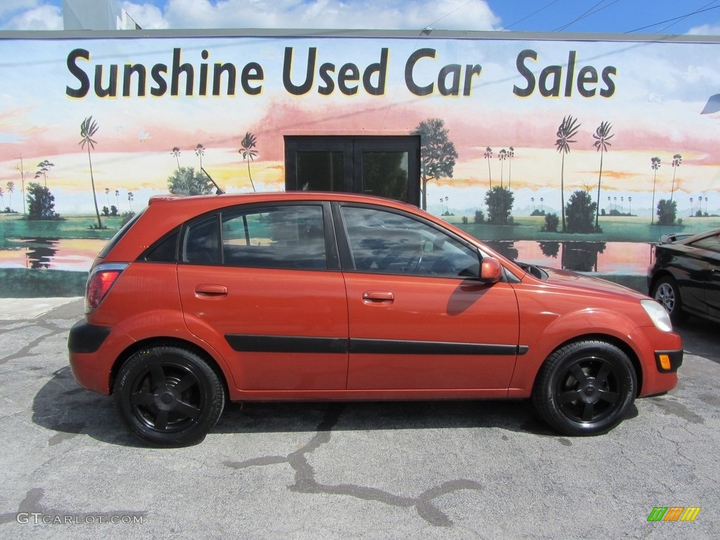 2006 Rio Rio5 SX Hatchback - Sunset Orange / Gray photo #2