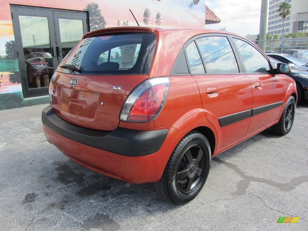 2006 Rio Rio5 SX Hatchback - Sunset Orange / Gray photo #6