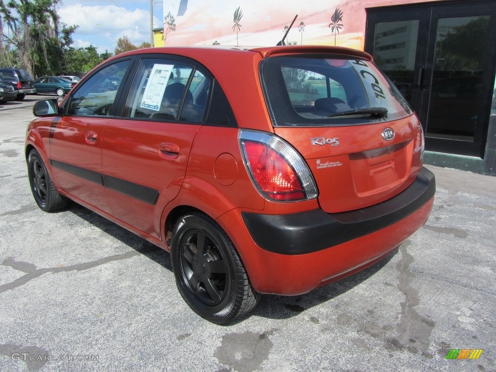 2006 Rio Rio5 SX Hatchback - Sunset Orange / Gray photo #7