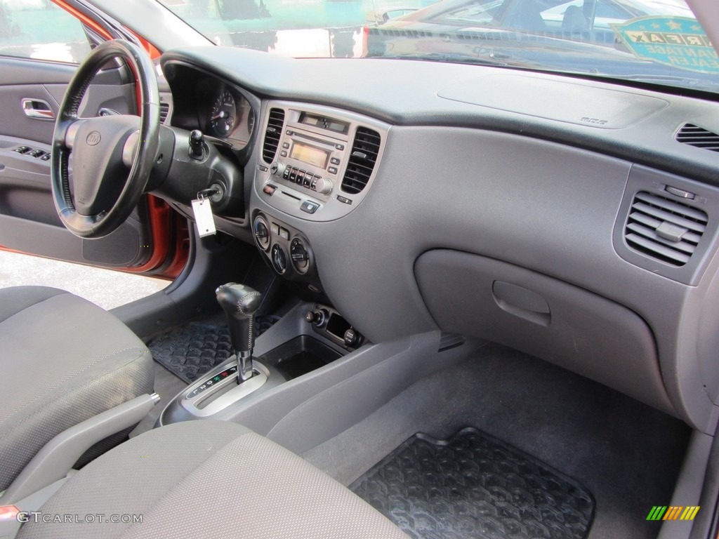 2006 Rio Rio5 SX Hatchback - Sunset Orange / Gray photo #16