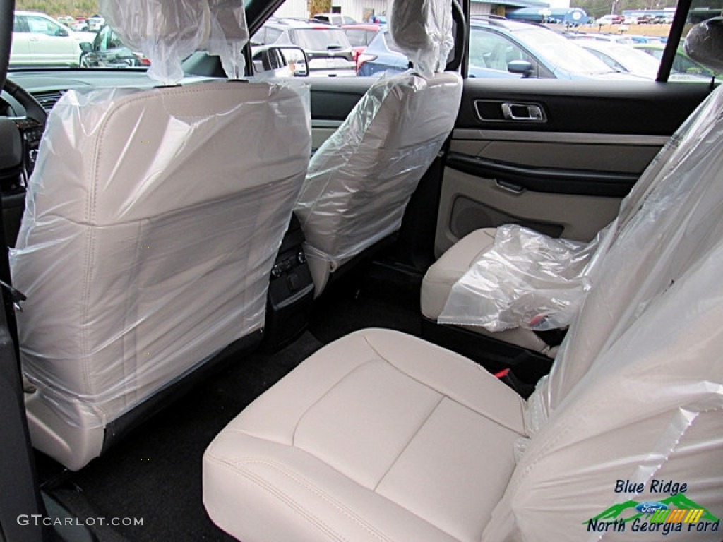 2018 Explorer XLT - White Platinum / Medium Stone photo #12