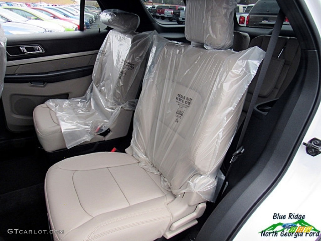 2018 Explorer XLT - White Platinum / Medium Stone photo #13