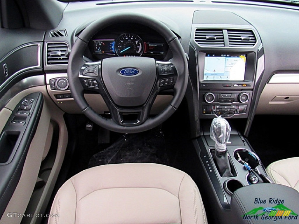 2018 Explorer XLT - White Platinum / Medium Stone photo #24