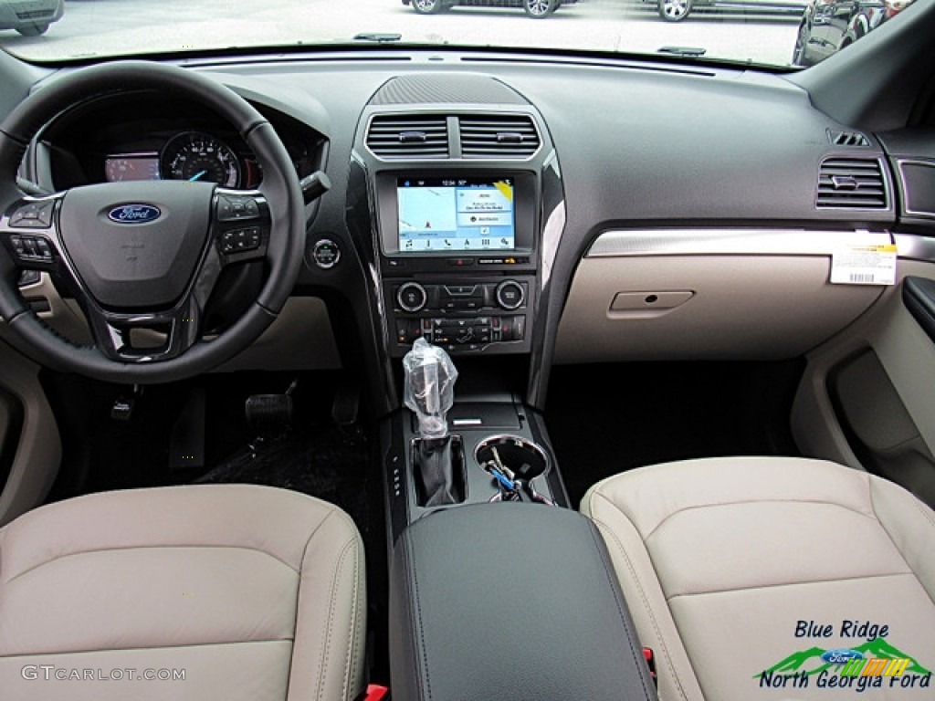 2018 Explorer XLT - White Platinum / Medium Stone photo #25