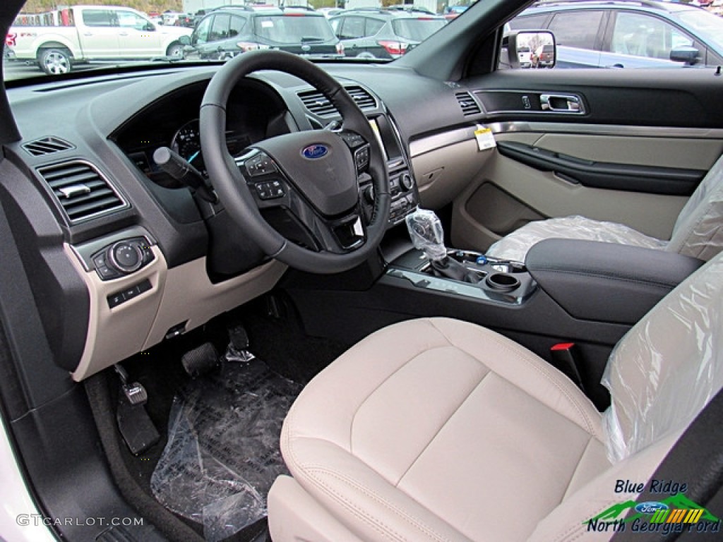 2018 Explorer XLT - White Platinum / Medium Stone photo #29