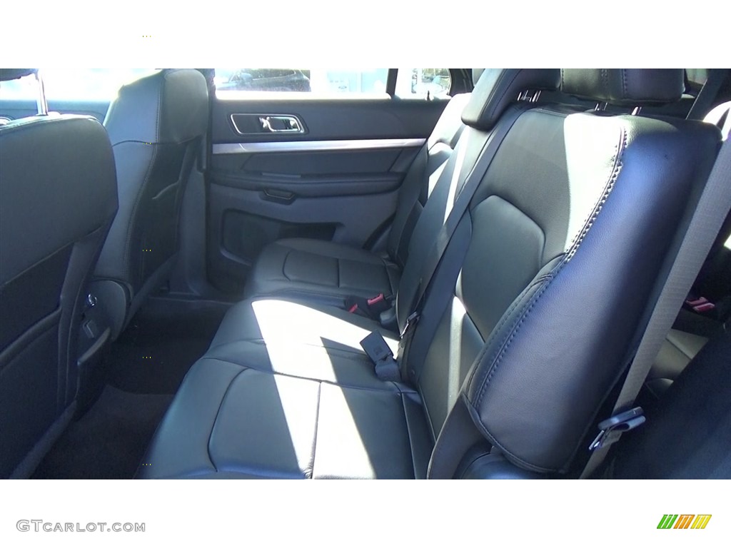 2018 Explorer XLT 4WD - Ingot Silver / Ebony Black photo #19
