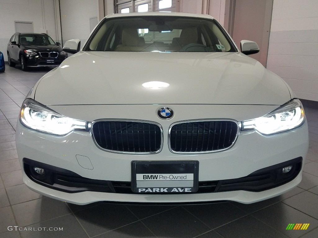 2018 3 Series 320i xDrive Sedan - Alpine White / Venetian Beige photo #8