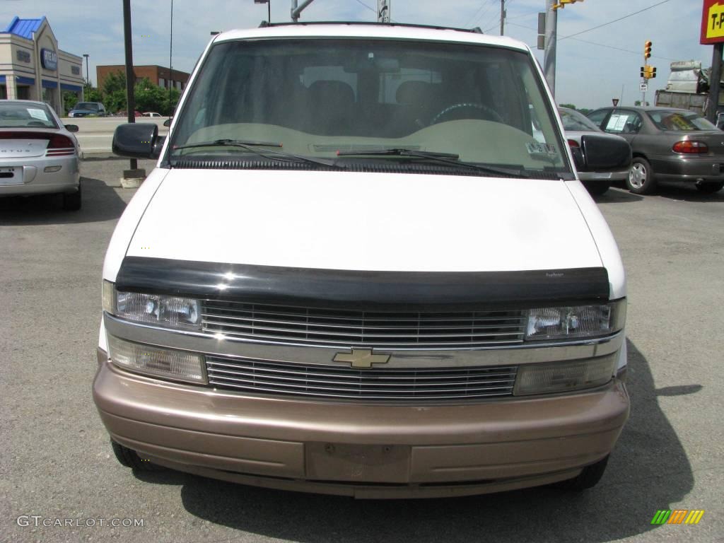 2001 Astro LS AWD Passenger Van - Ivory White / Neutral photo #10