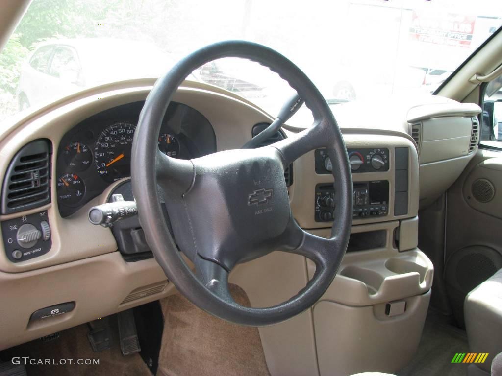 2001 Astro LS AWD Passenger Van - Ivory White / Neutral photo #15