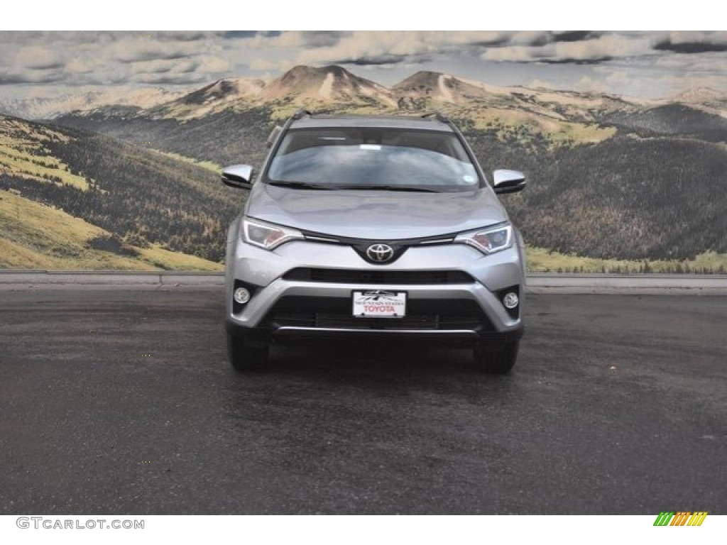 2018 RAV4 XLE - Silver Sky Metallic / Black photo #2