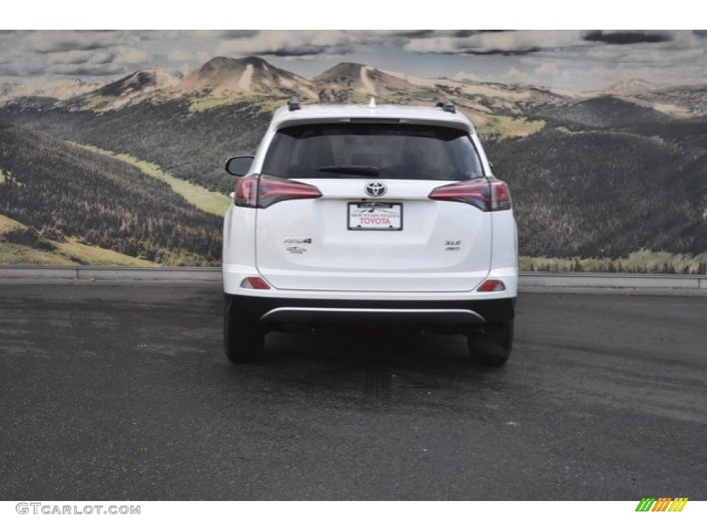 2018 RAV4 XLE - Super White / Black photo #4