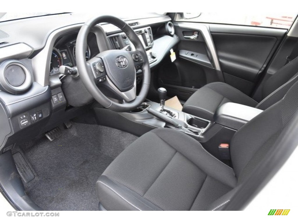 2018 RAV4 XLE - Super White / Black photo #5