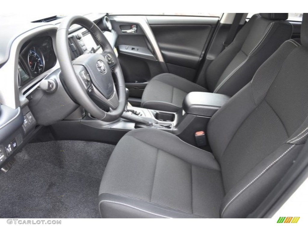 2018 RAV4 XLE - Super White / Black photo #6