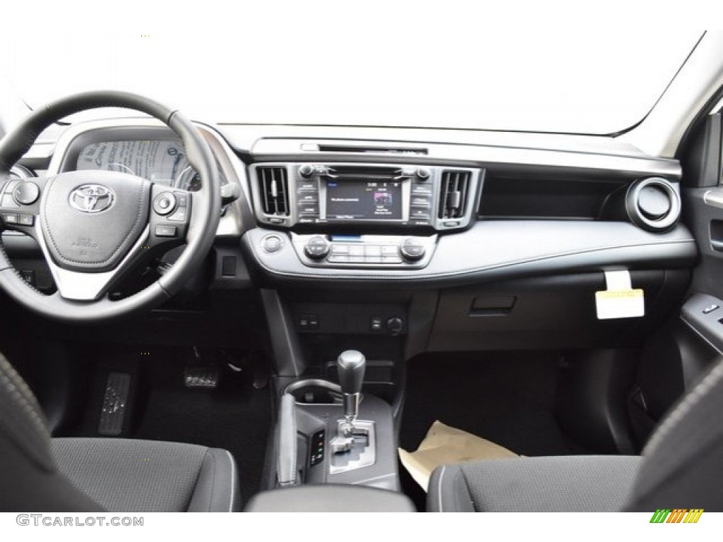 2018 RAV4 XLE - Super White / Black photo #8