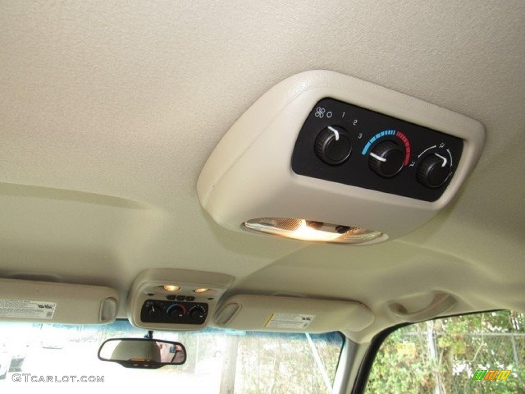 2004 Tahoe LS - Dark Gray Metallic / Gray/Dark Charcoal photo #17