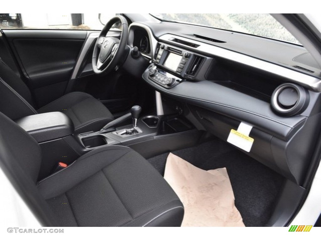 2018 RAV4 XLE - Super White / Black photo #11