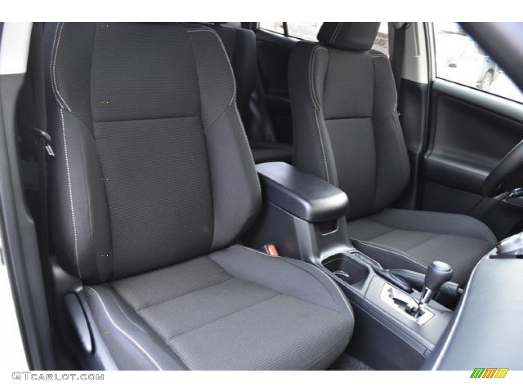 2018 RAV4 XLE - Super White / Black photo #13
