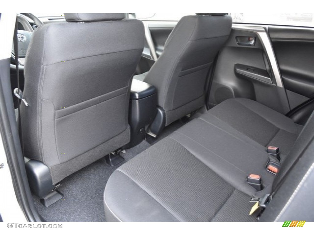 2018 RAV4 XLE - Super White / Black photo #14