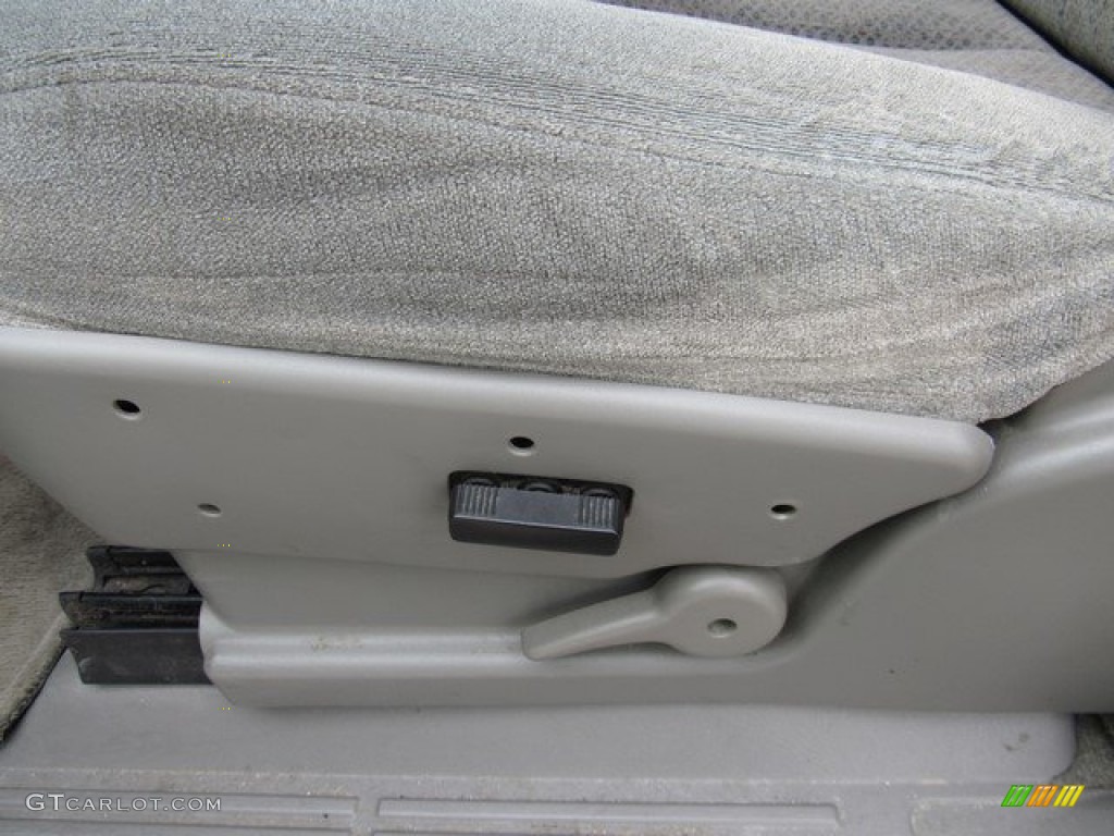 2004 Tahoe LS - Dark Gray Metallic / Gray/Dark Charcoal photo #25