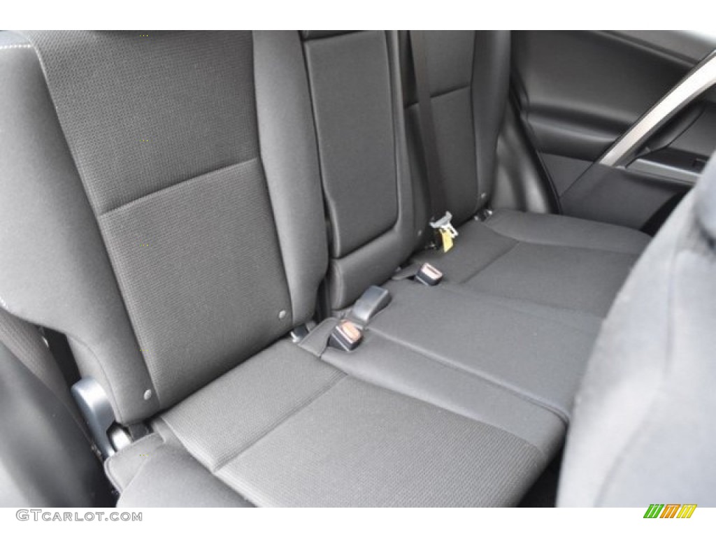2018 RAV4 XLE - Super White / Black photo #19